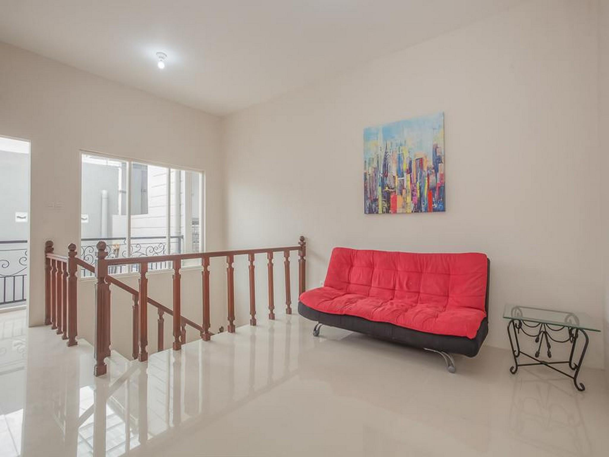 Reddoorz Near Ciputra Golf Guest house Surabaya