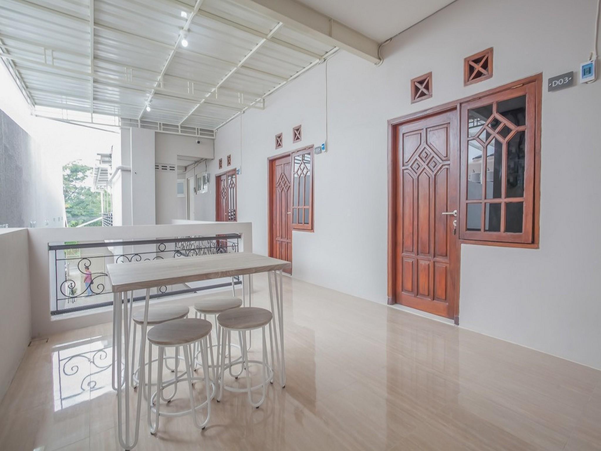 Reddoorz Near Ciputra Golf 2* Surabaya