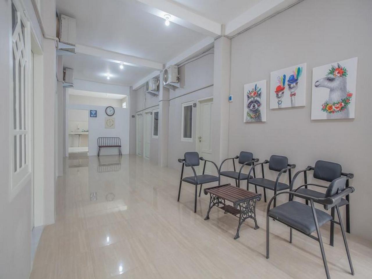 Reddoorz Near Ciputra Golf Guest house 2*